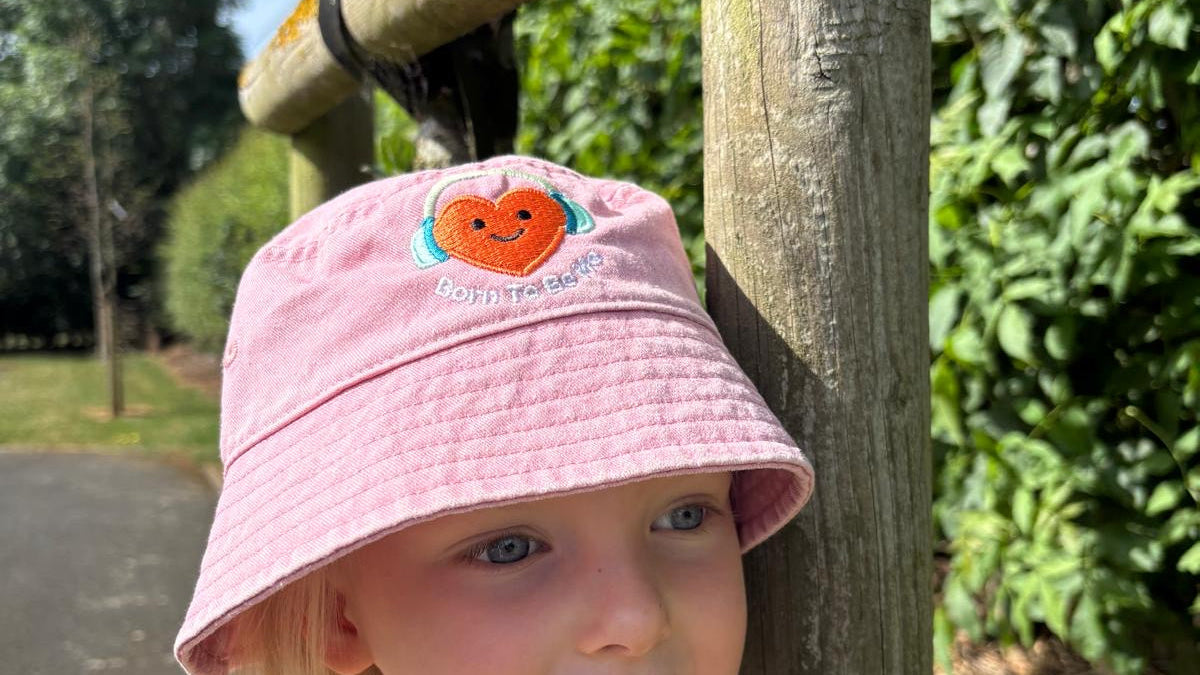 Born To Be Me Bucket Hat Children (Pink)